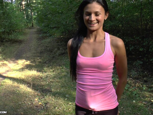 Пикапер развел брюнетку на минет и трах в киску у него дома